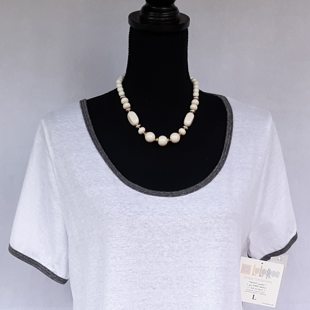Lularoe Classic T (LARGE)